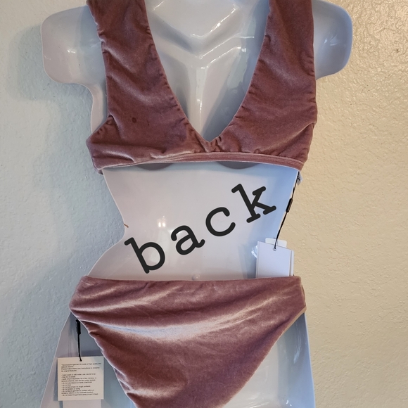 Bikini - Picture 2 of 3